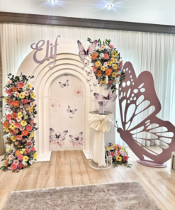 Kelebek Temalı Doğum Günü Dekor Seti – Kemer Backdrop ve Kelebek Figürü